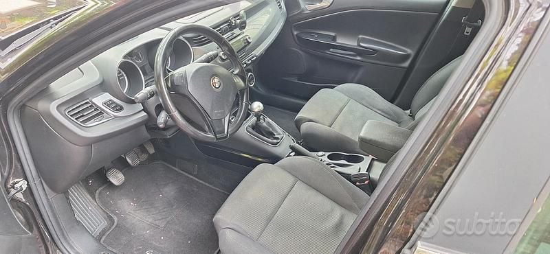 Usata Alfa Romeo Giulietta 105 CV (77 kW) 2013 Utilitaria