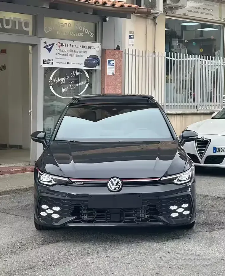 Usata VW Golf VIII GTI 265 CV (194 kW) 2025 Grigio Berlina
