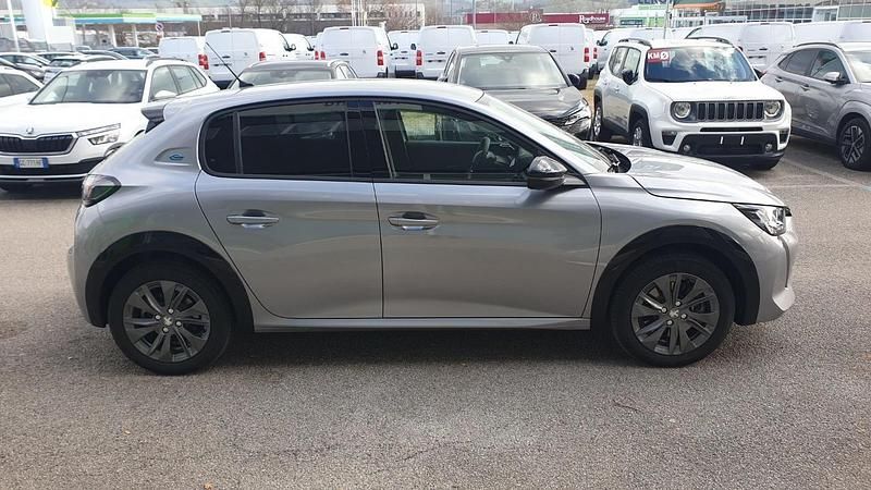 Usata Peugeot e-208 Allure 56 kW (77 CV) 2022 Grigio Utilitaria