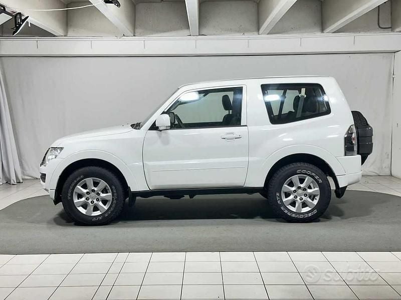 Usata Mitsubishi Pajero Intense 190 CV (139 kW) 2017 Bianco SUV