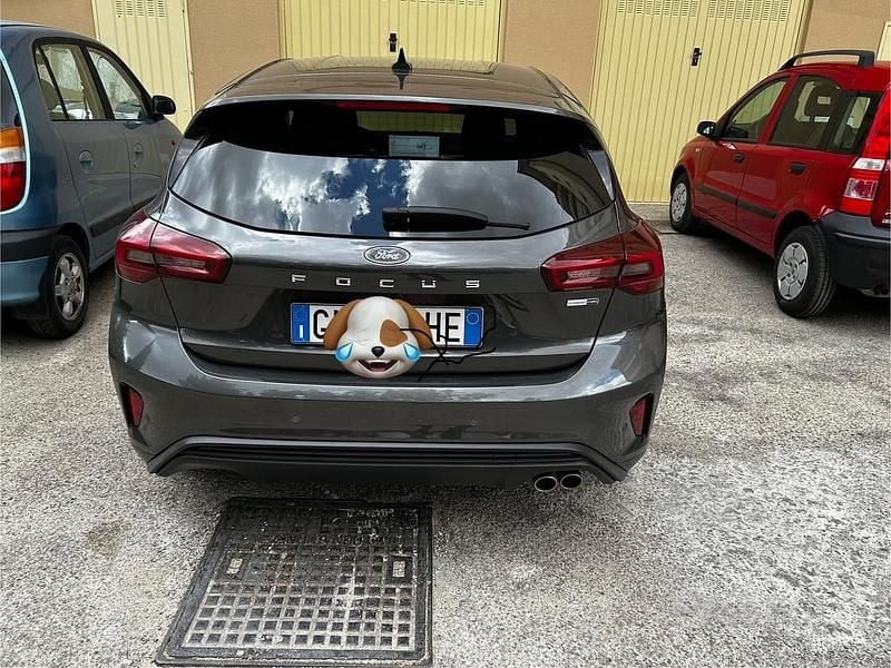 Grigio Usata 2023 Ford Focus Due volumi | 17.500 € (Ottimo prezzo) - Immagine 1/4