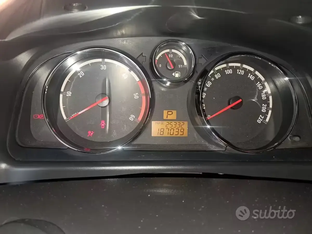 Usata Opel Antara Cosmo 150 CV (110 kW) 2008 Nero SUV