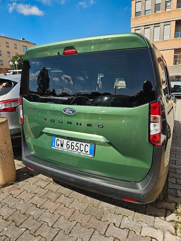 Usata Ford Courier 2024 Verde Monovolume