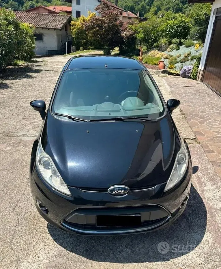 Usata Ford Fiesta Titanium 82 CV (60 kW) 2010 Nero Utilitaria