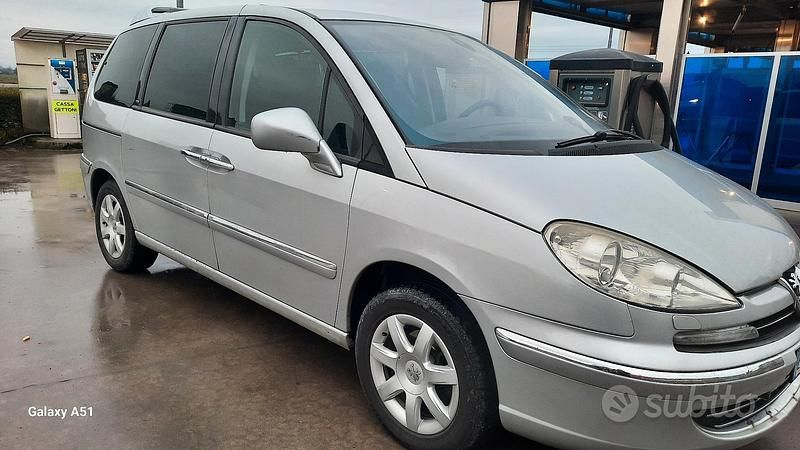 Begagnad Peugeot 807 136 HK (100 kW) 2012 Grå Minibuss