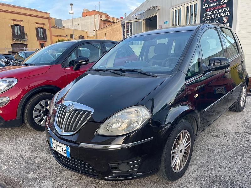 Nero Usata 2010 Lancia Musa S Monovolume | 4300 € (Buon prezzo) - Immagine 1/4