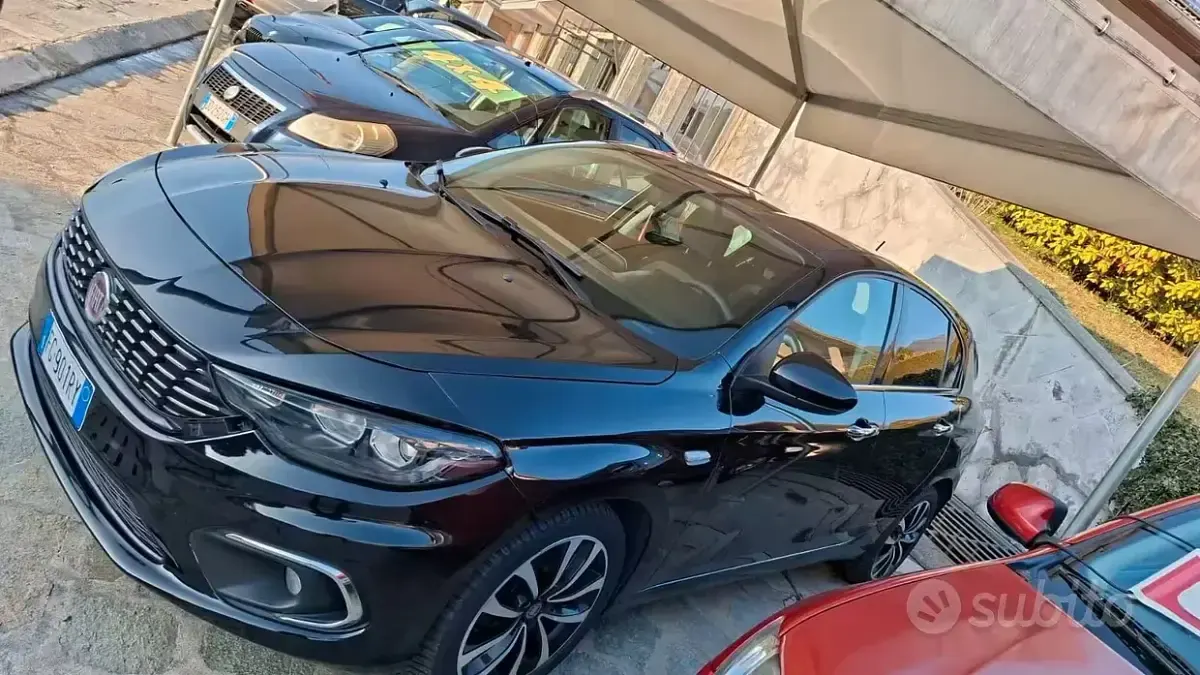 Usata Fiat Tipo Lounge 120 CV (88 kW) 2016 Nero Berlina