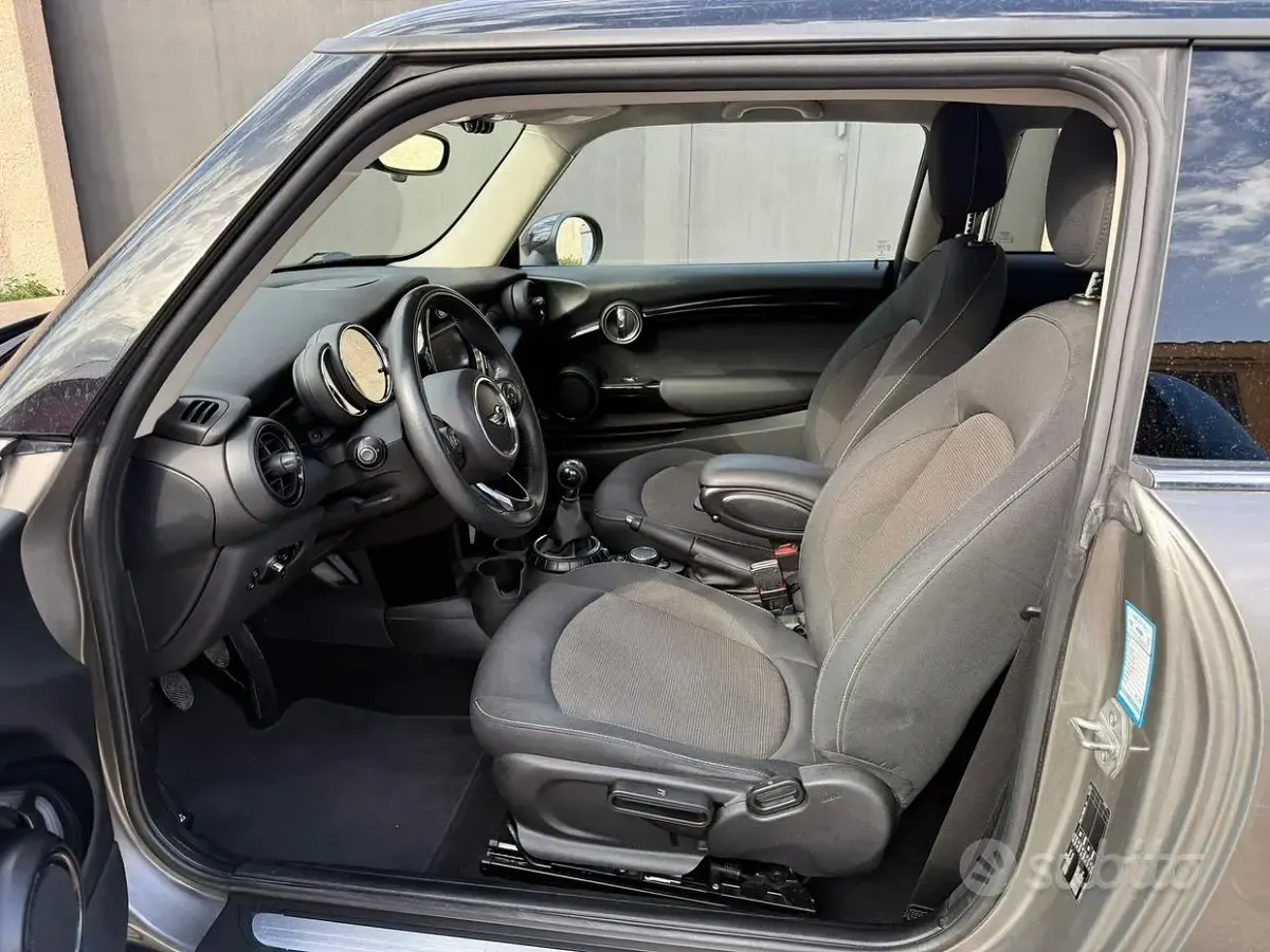 Usata Mini Cooper Hype 136 CV (100 kW) 2017 Grigio Utilitaria