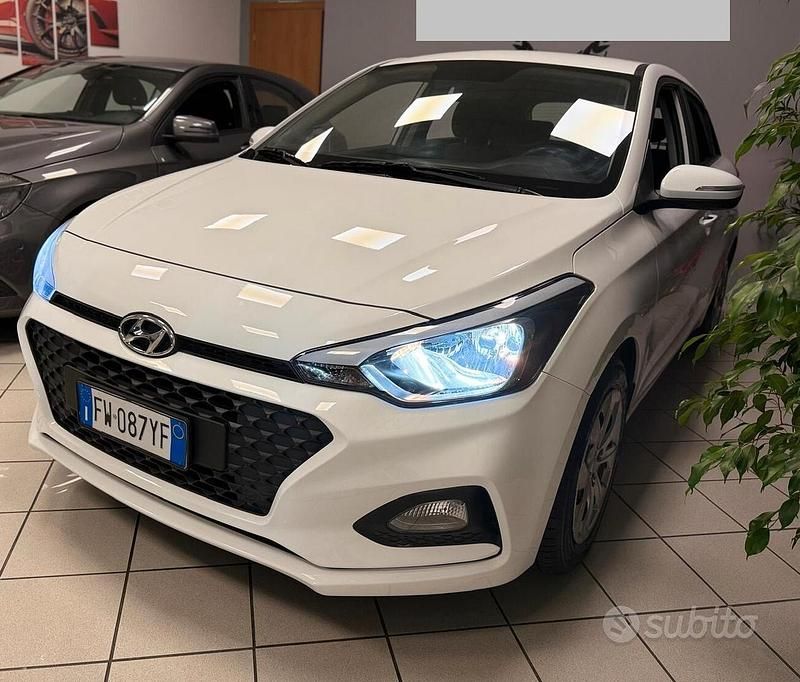 Usata Hyundai i20 75 CV (55 kW) 2019 Bianco Utilitaria