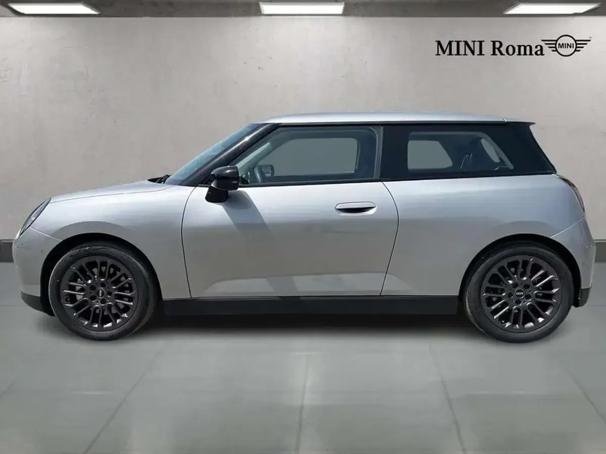 Usata Mini Cooper Essential 135 kW (184 CV) 2024 Melting silver iii Utilitaria