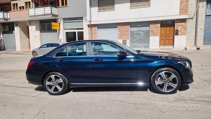 Usata Mercedes C180 Business 122 CV (89 kW) 2019 Blu Berlina