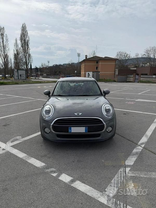 Usata Mini Cooper 116 CV (85 kW) 2018 Grigio Utilitaria