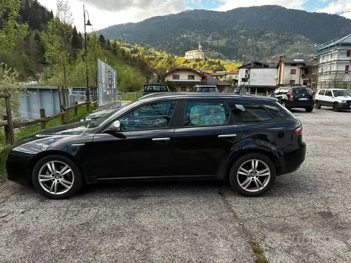 Usata Alfa Romeo 159 150 CV (110 kW) 2012 Nero Station wagon