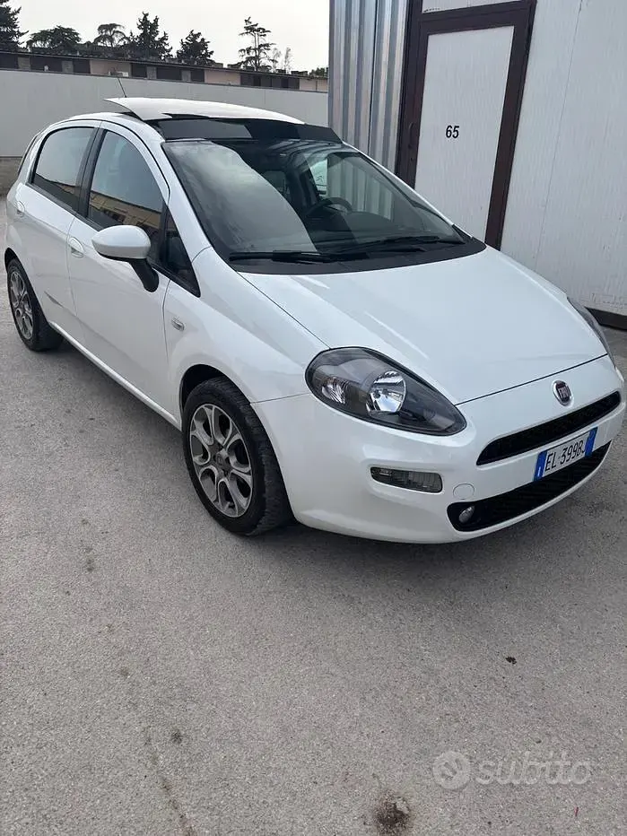 Occasion Fiat Punto Lounge 85 ch (62 kW) 2012 Blanc Citadine