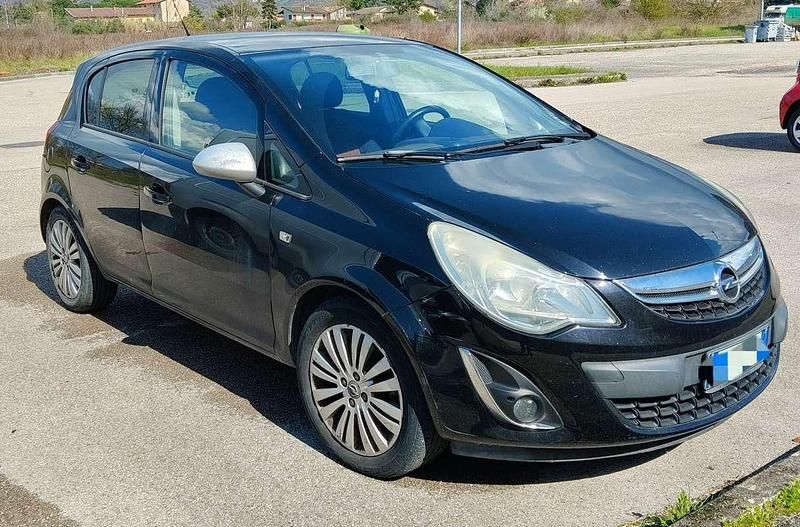 Usata Opel Corsa Cosmo 95 CV (69 kW) 2011 Nero Utilitaria