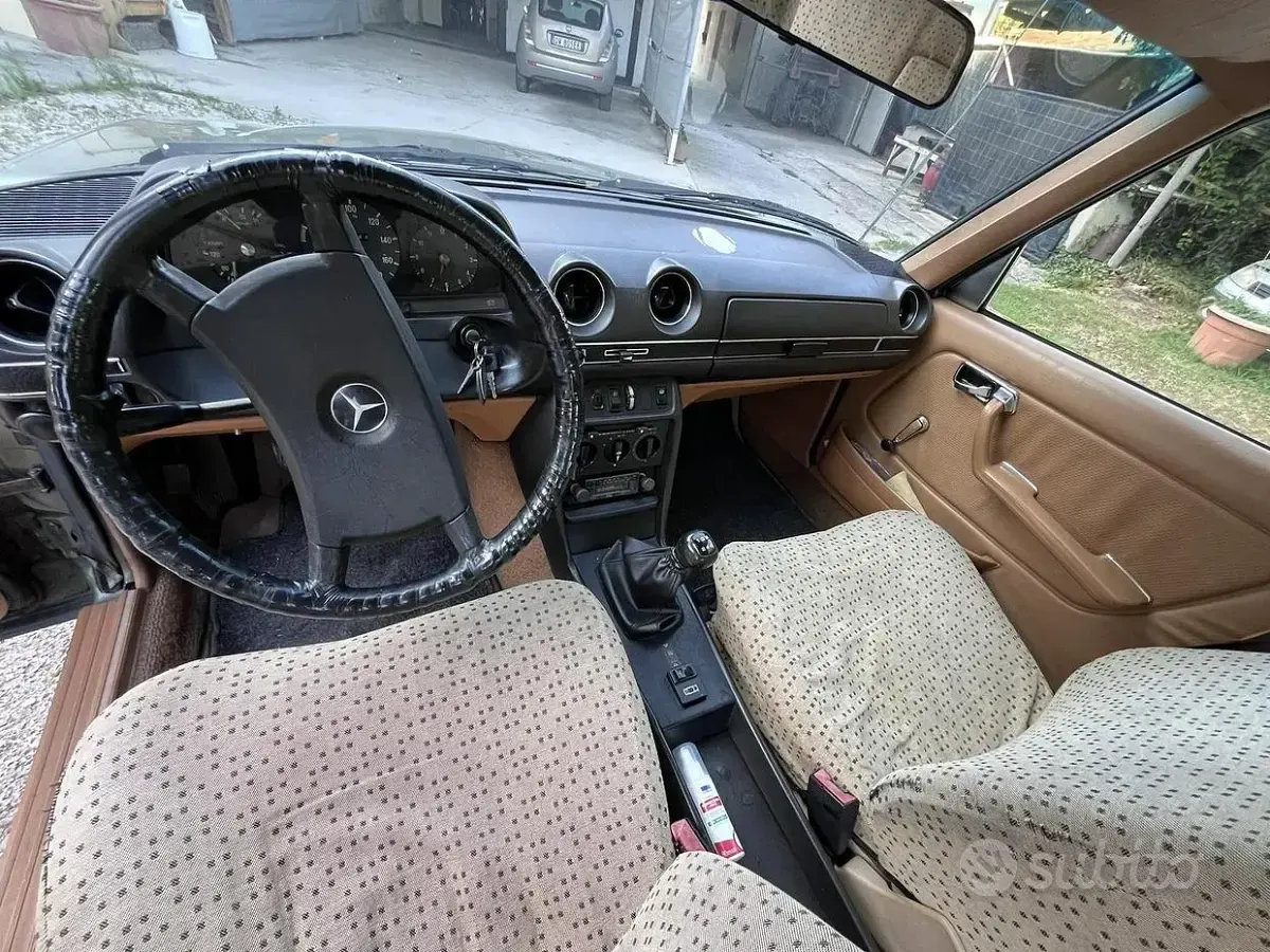 Usata Mercedes 240 1970 Verde Berlina