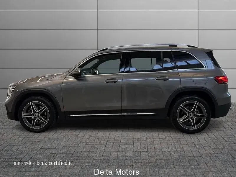 Usata Mercedes GLB200 Premium 150 CV (110 kW) 2023 Grigio montagna SUV