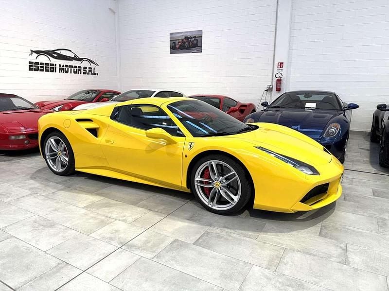 Usata Ferrari 488 670 CV (492 kW) 2019 Other Cabrio