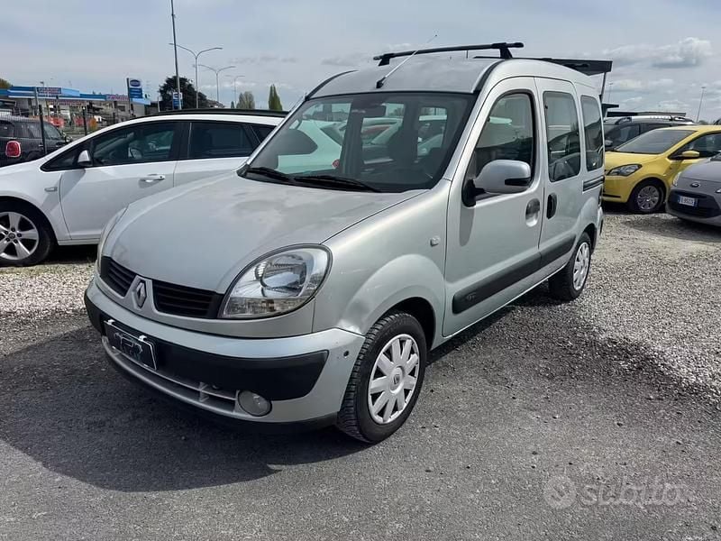 Usata Renault Kangoo 74 CV (54 kW) 2007 Grigio Monovolume