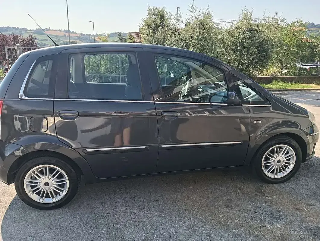 Usata Lancia Musa S 92 CV (67 kW) 2010 Monovolume