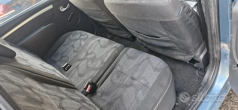 Usata Dacia Logan Lauréate 86 CV (63 kW) 2010 Monovolume