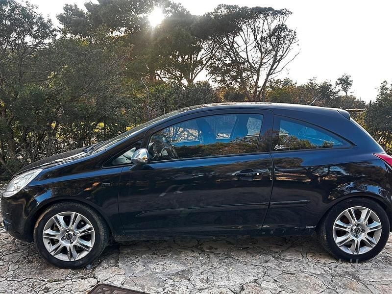 Usata Opel Corsa 90 CV (66 kW) 2007 Nero Utilitaria