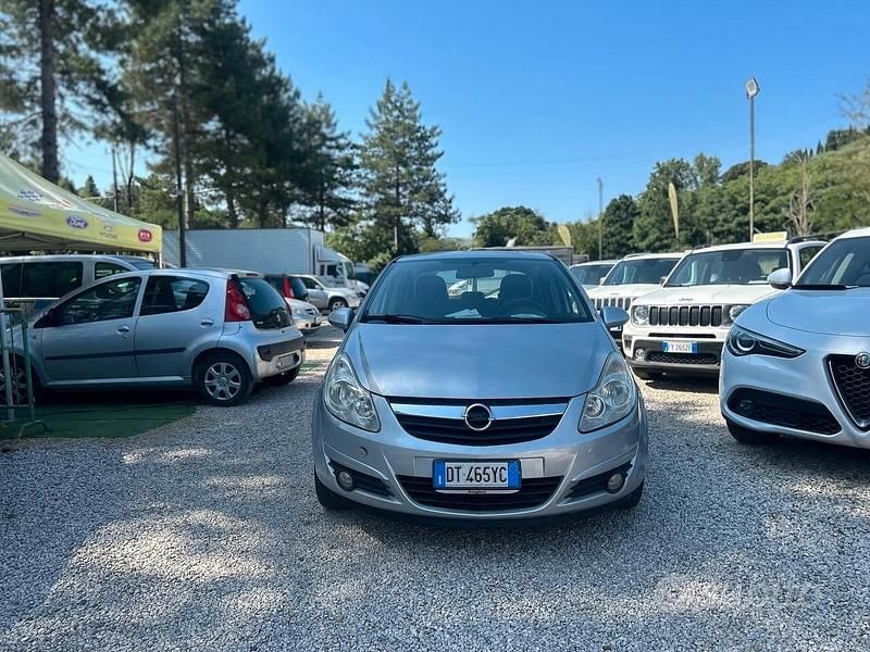 Usata Opel Corsa Enjoy 60 CV (44 kW) 2009 Gray Utilitaria