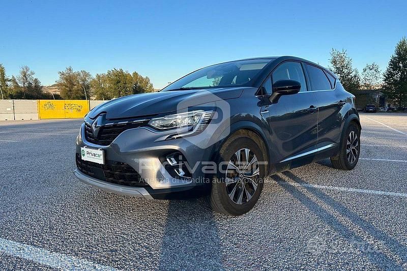 Usata Renault Captur Techno 100 CV (73 kW) 2023 Grigio SUV