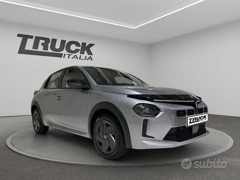 Nuova Lancia Ypsilon 101 CV (74 kW) 2025 Grigio Utilitaria
