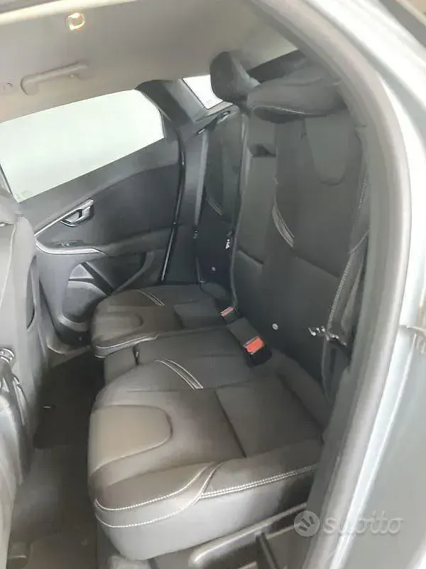 Usata Volvo V40 Business Edition 149 CV (109 kW) 2019 Grigio Berlina