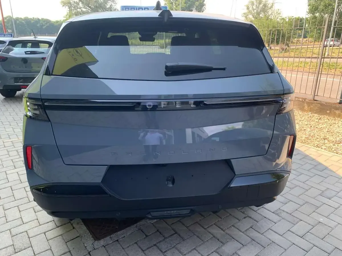 Nuova Opel Grandland X drive 136 CV (100 kW) 2026 Grafik grey SUV