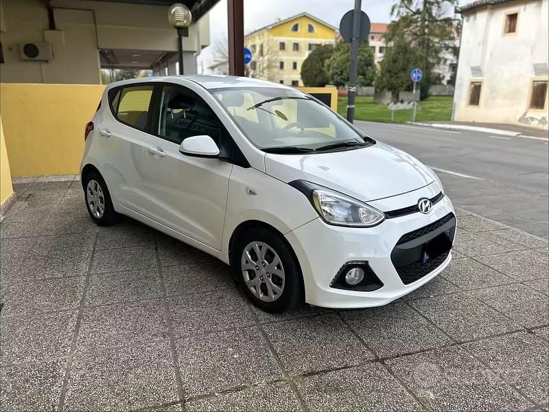 Usata Hyundai i10 67 CV (49 kW) 2016 Bianco Utilitaria