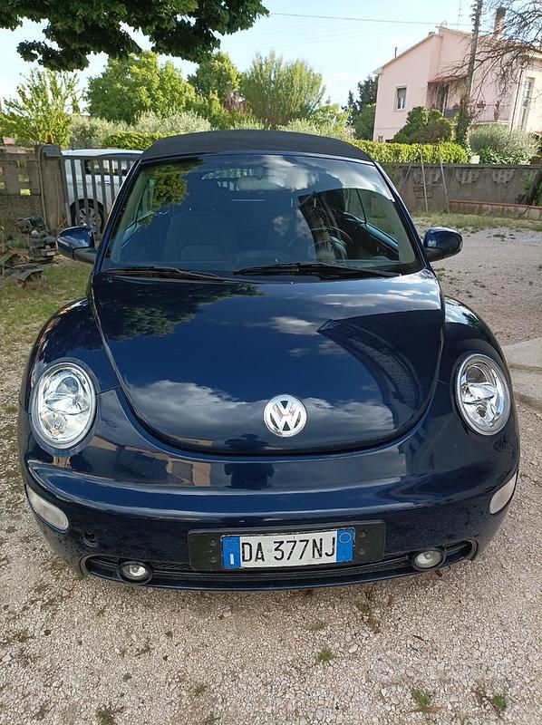 Usata VW New Beetle 101 CV (74 kW) 2005 Blu Utilitaria