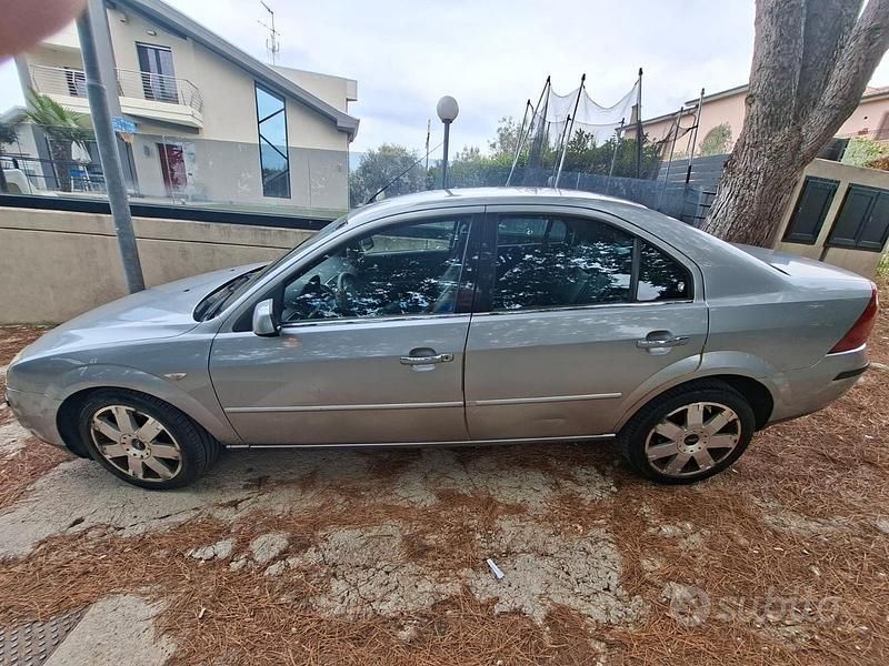 Usata Ford Mondeo 131 CV (96 kW) 2004 Berlina