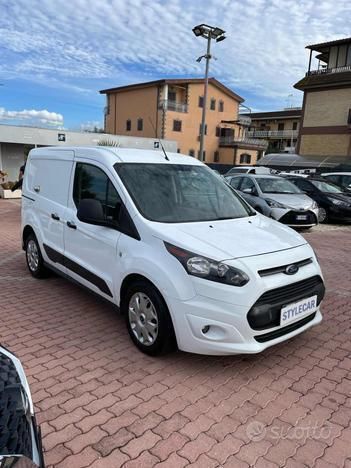 Bianco pastello Usata 2017 Ford Transit Monovolume | 7900 € (Buon prezzo) - Immagine 1/4