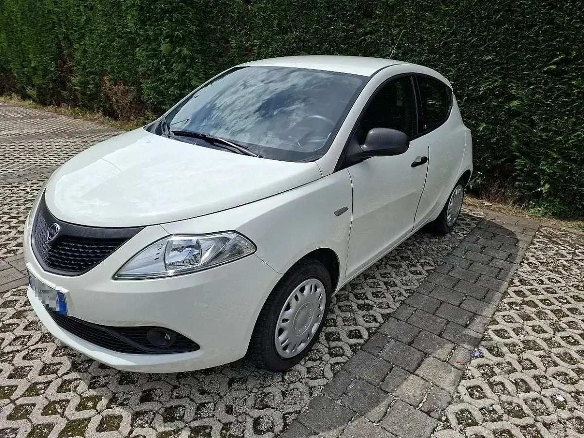 Usata Lancia Ypsilon 69 CV (50 kW) 2018 Bianco Utilitaria