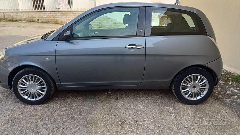 Usata Lancia Ypsilon 75 CV (55 kW) 2008 Grigio Utilitaria