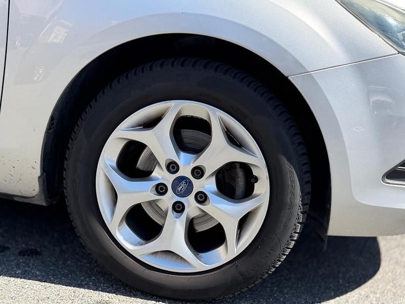 Usata Ford Focus 115 CV (84 kW) 2011 Argento Station wagon