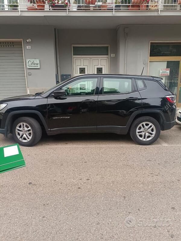 Nero Usata 2017 Jeep Compass SUV | 17.800 € - Immagine 1/4