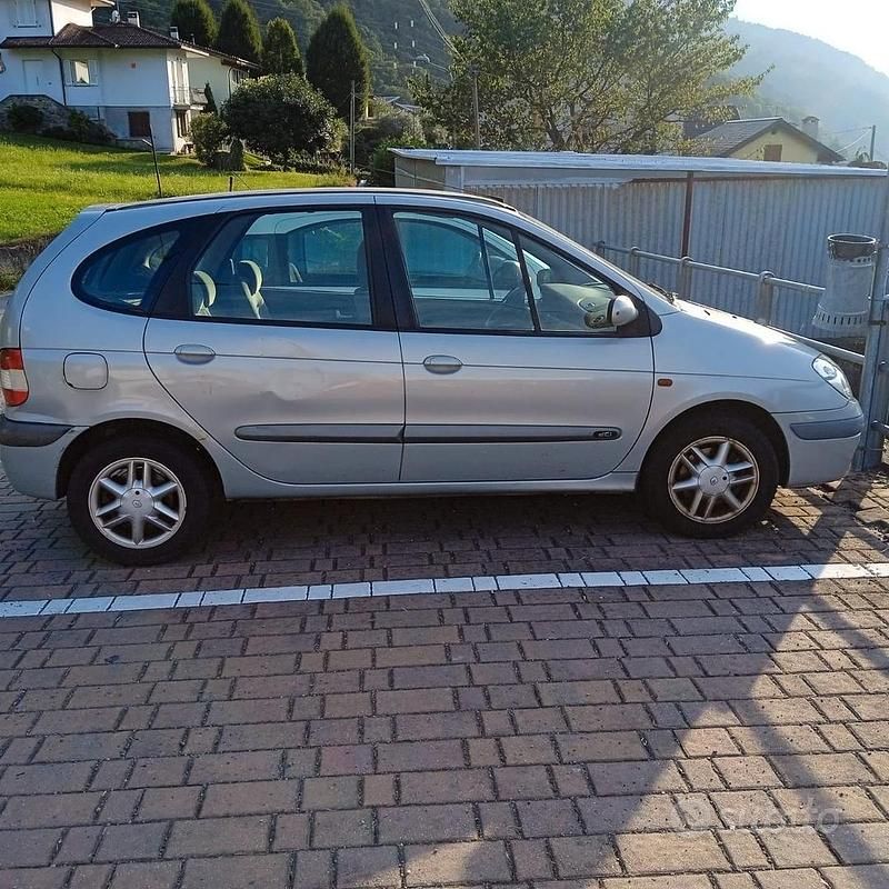 Usata Renault Scénic 95 CV (69 kW) 2003 Grigio Monovolume