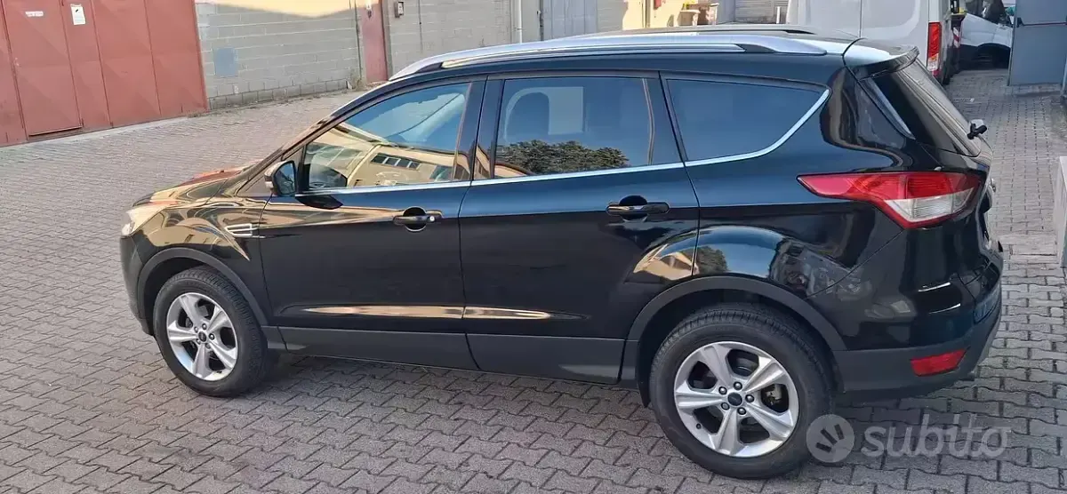 Usata Ford Kuga Titanium 120 CV (88 kW) 2016 Nero SUV