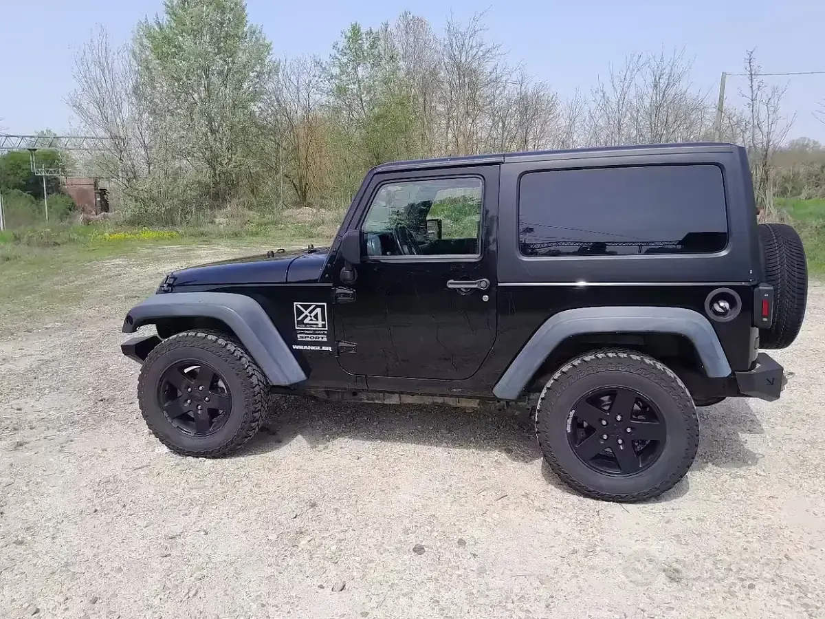 Usata Jeep Wrangler 200 CV (147 kW) 2011 Nero SUV