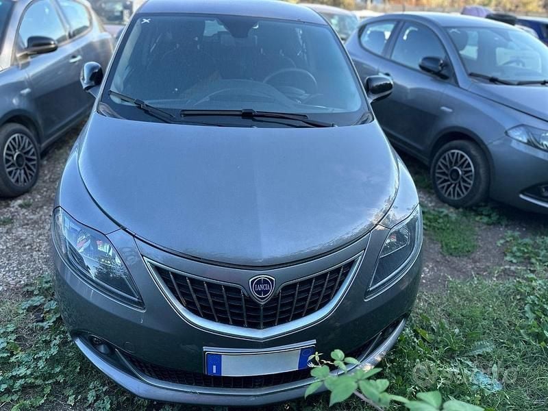 Occasion Lancia Ypsilon S 70 PK (51 kW) 2024 Grijs Hatchback