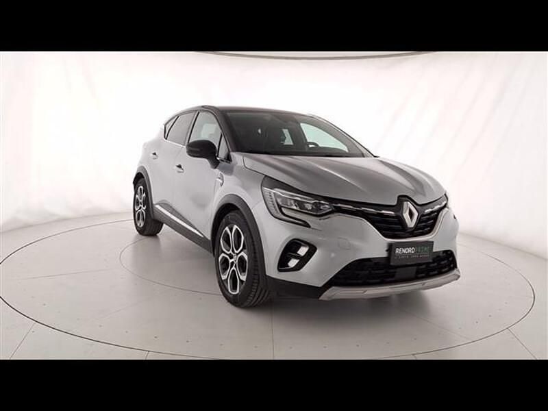Usata Renault Captur Techno 145 CV (106 kW) 2023 Grigio chiaro SUV