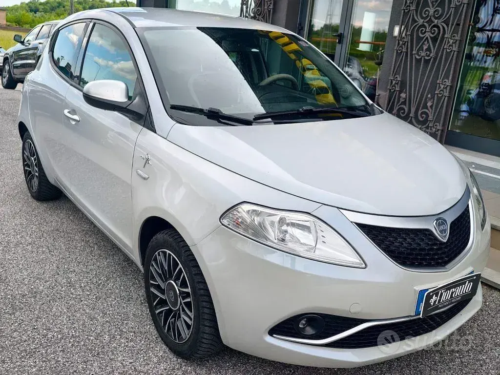 Usata Lancia Ypsilon 69 CV (50 kW) 2017 Grigio Utilitaria