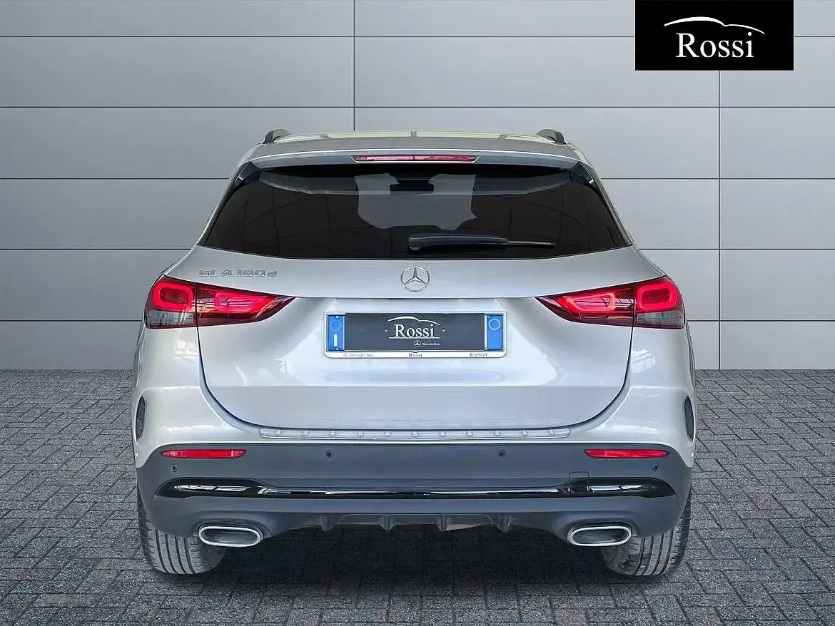 Usata Mercedes GLA180 Premium 116 CV (85 kW) 2023 Grigio chiaro metallizzato SUV