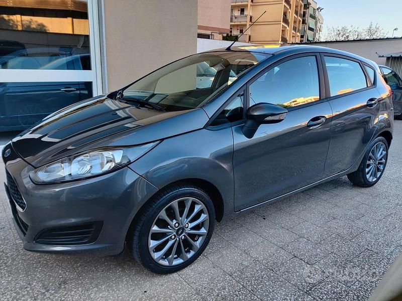 Usata Ford Fiesta Titanium 75 CV (55 kW) 2017 Grigio Utilitaria