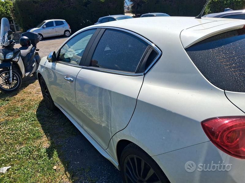 Usata Alfa Romeo Giulietta Quadrifoglio 2011 Bianco Utilitaria