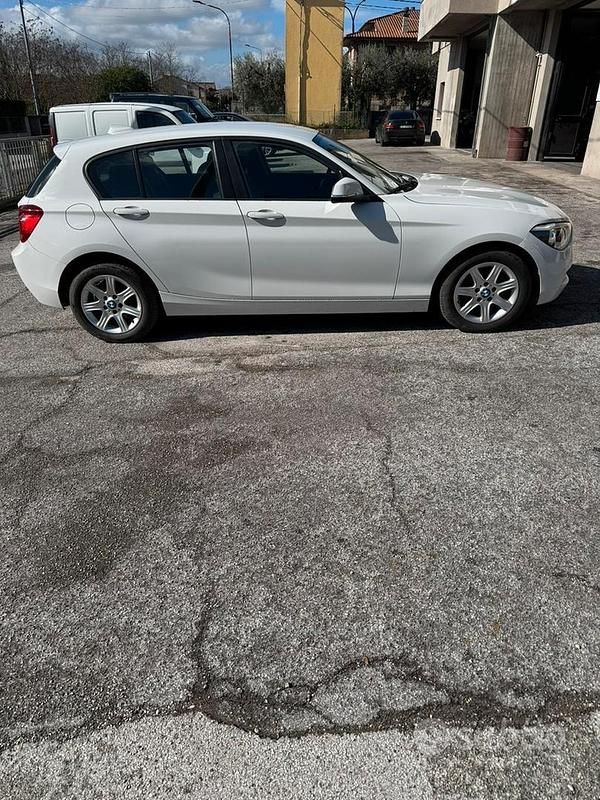 Begagnad BMW 114 Sport Line 95 HK (69 kW) 2013 Vit Halvkombi