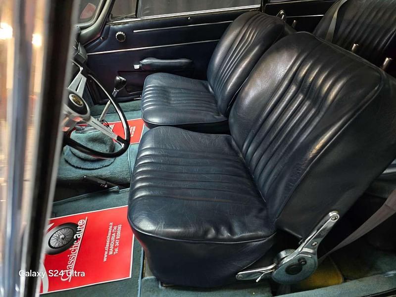 Begagnad Alfa Romeo 2600 Sprint 145 HK (106 kW) 1965 Blå Sportkupé